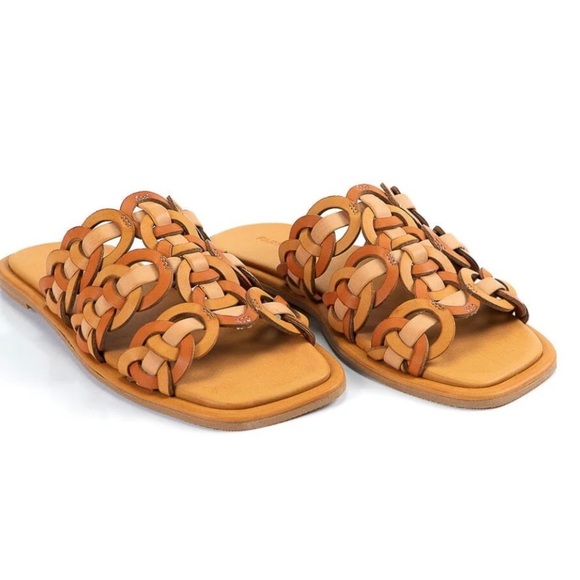 Farm Rio leather circles flats *MIS-matched sizes* - Picture 1 of 9